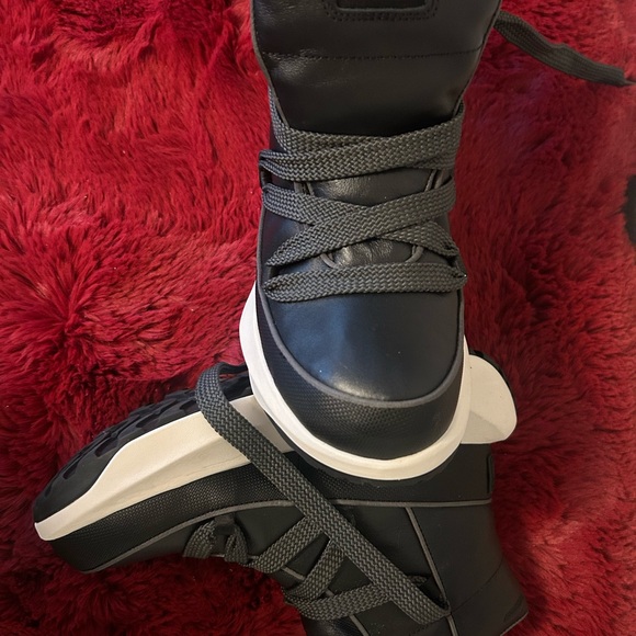 The North Face Black and Gray High-Top Sneakers - Picture 2 of 8